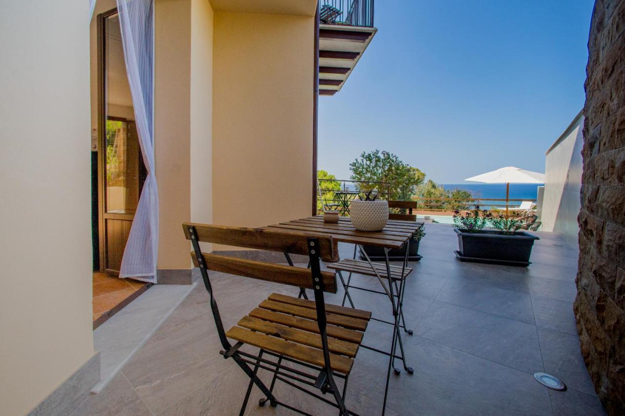 Pater Meus Suites Чефалу Екстериор снимка